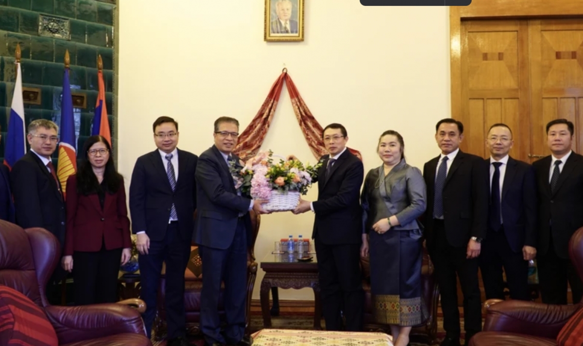 Vietnamese Embassy in Russia congratulates Laos on 49th National Day